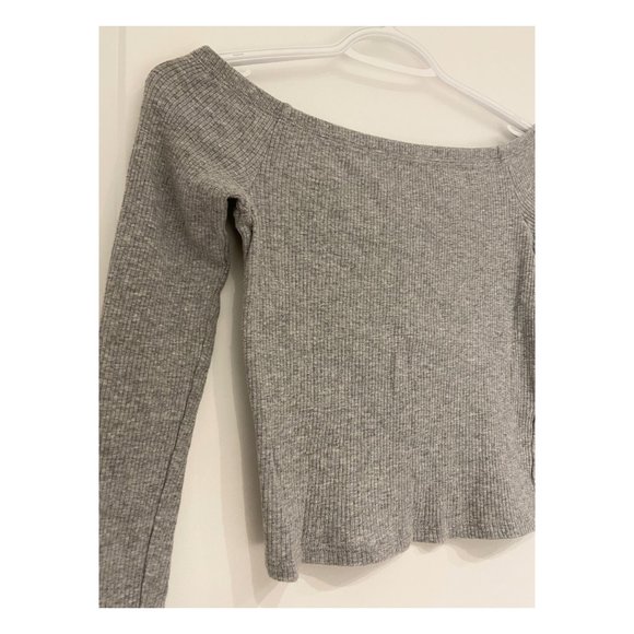 H&M Grey Off-the-Shoulder Top - Picture 2 of 3